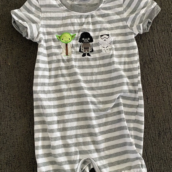 Disney outfit - Picture 2 of 2